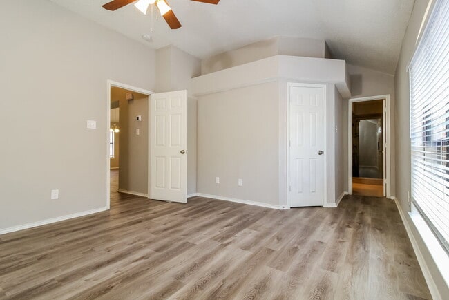 Photo - 701 Park View Ave