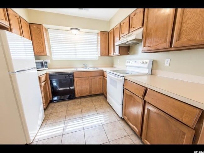 Photo - 3 Bedroom 1.5 Bath Magna Condo. Pets Welcome