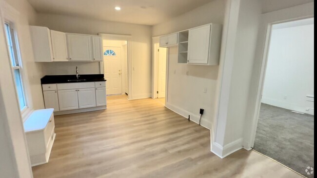 Building Photo - A Roomy Single Fam in Clark Ave with a Bon... Rental