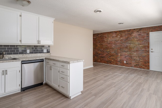 Building Photo - Mendenhall Square Rental