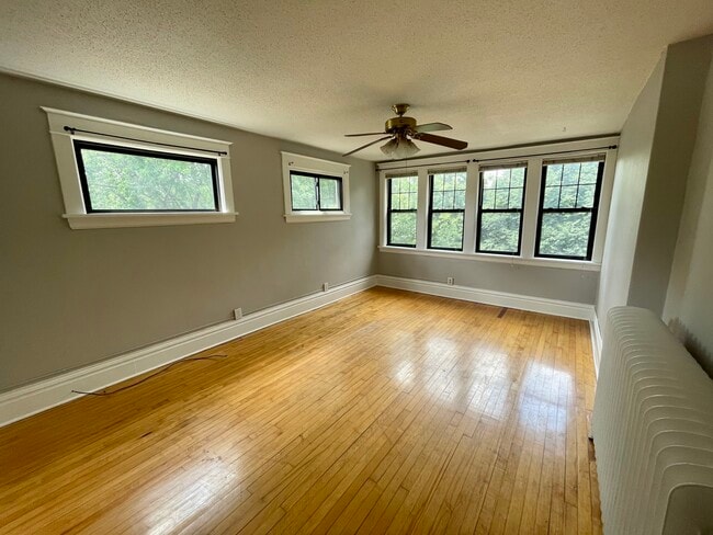 Building Photo - 1528 Iglehart AVe Unit 3