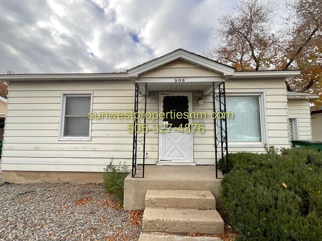 Building Photo - 2 Bedroom, 1.5 Bath Home