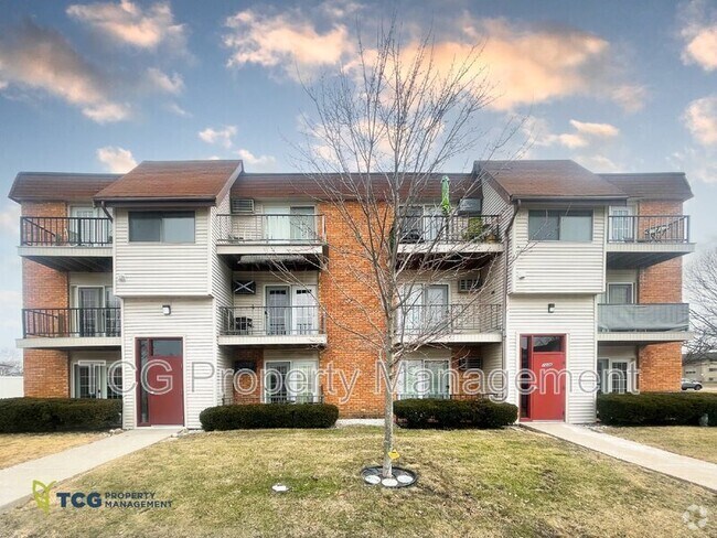 Building Photo - 2406 Marquette Rd Unit Apt 5