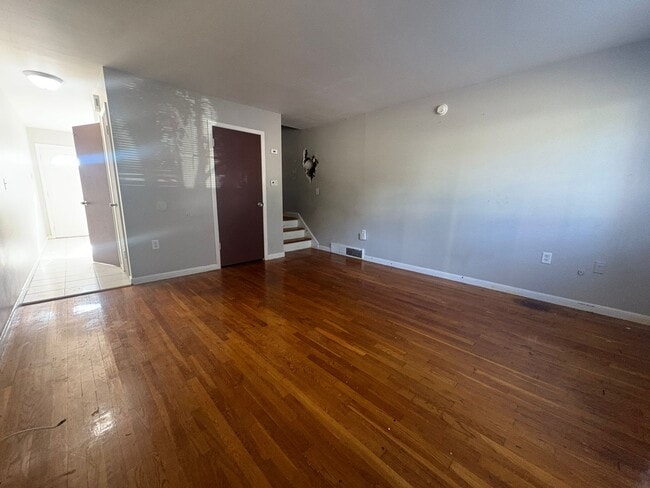 Building Photo - 233 Barnes Ave Unit 12