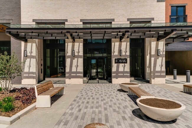 Photo - 750 Hawthorn Row