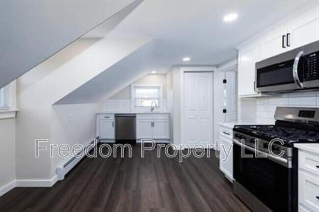 Photo - 28 Aircraft Rd Unidad J