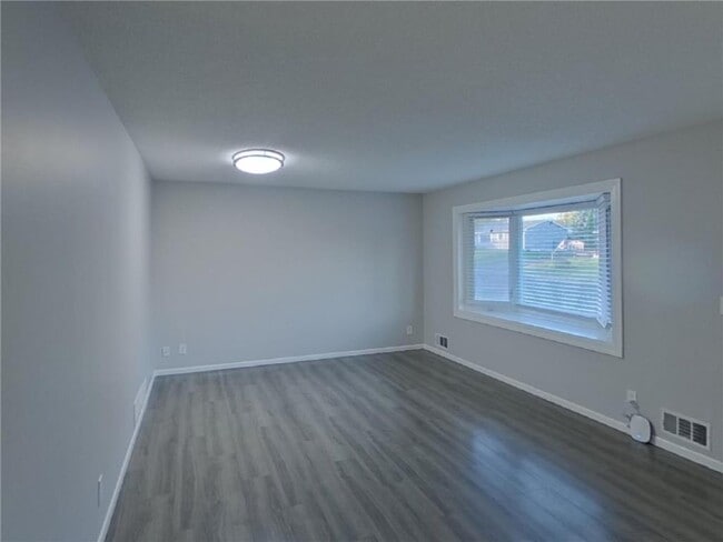 Photo - 3760 75th St E