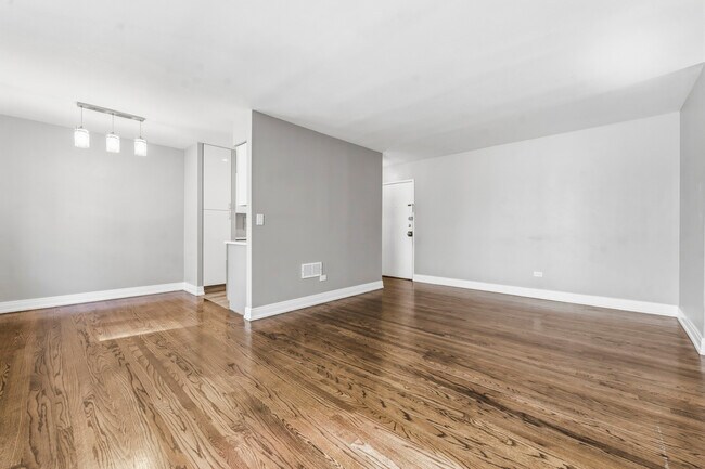 Photo - 426 W Barry Ave Unit 407