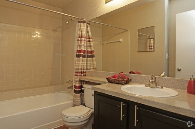 Photo - Crossing at Holcomb Bridge