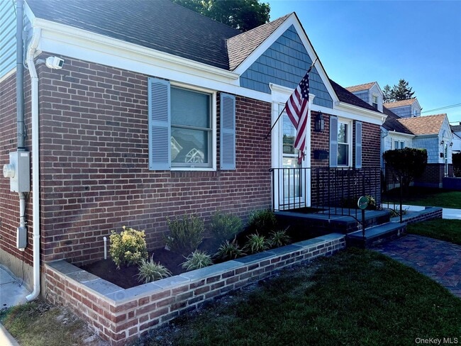 Building Photo - 16 Cedar Dr Unit 1st Fl