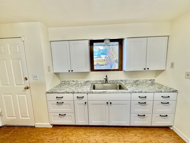 Photo - 1701 E Olympic Ave Unidad 1703