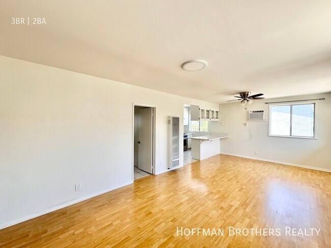 Photo - 5419 Harold Way Unidad 5