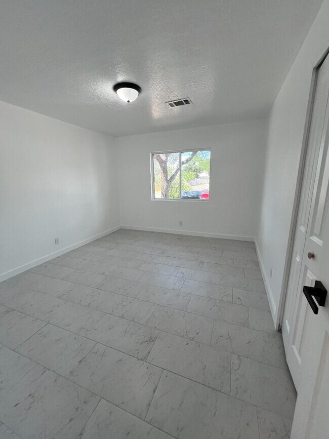 Photo - 11216 Baja Dr NE