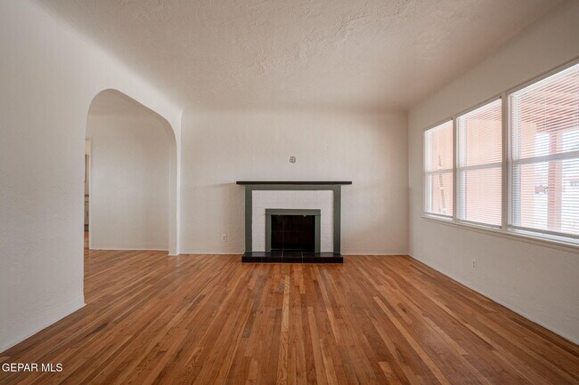 Photo - 819 Ellis St