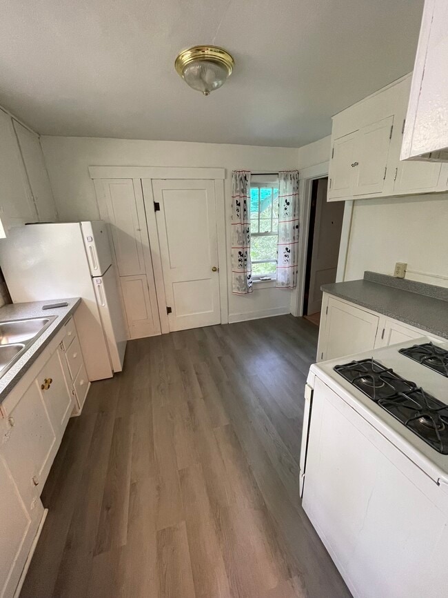 Kitchen alt #2 - 1420 N Wahsatch Ave Unit Main