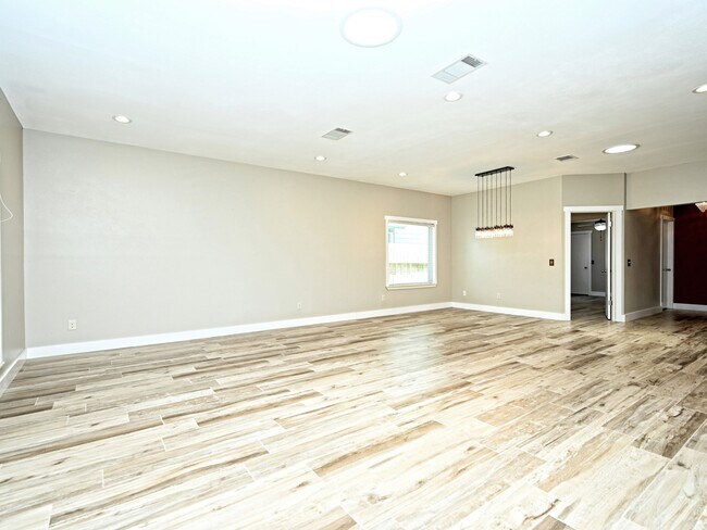 8406 Racine Trail