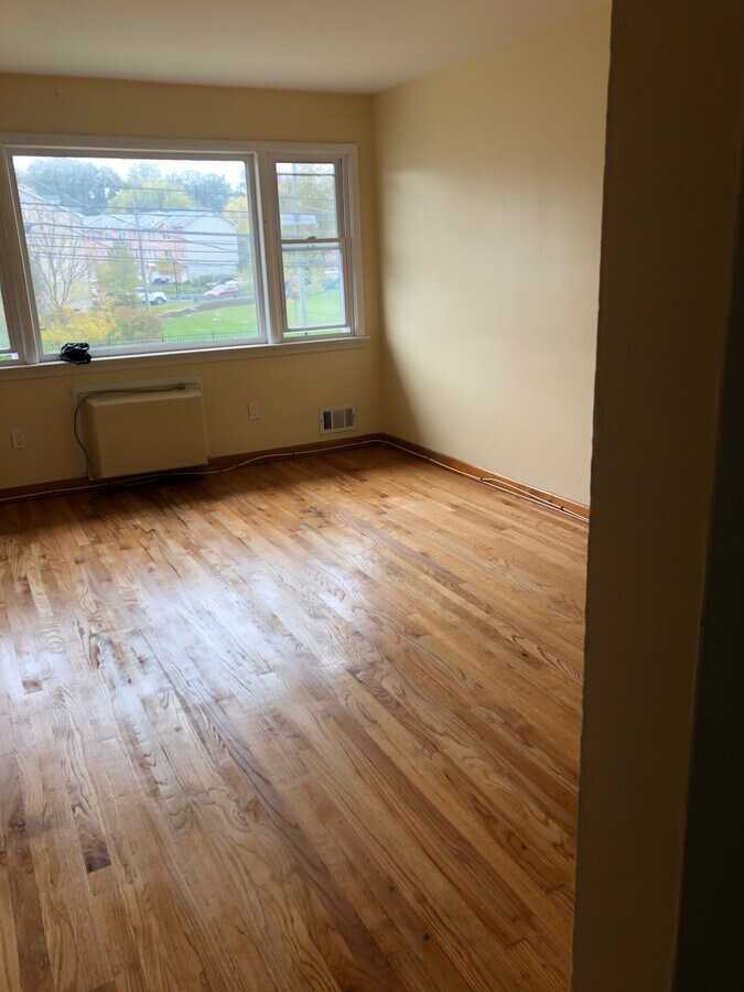 living room - 22 Boyle Plz Unidad 2