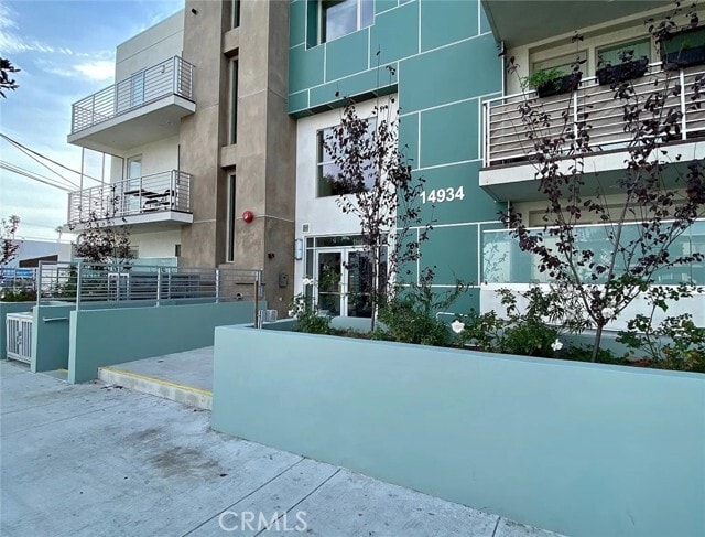 Building Photo - 14934 Burbank Blvd Unit 202