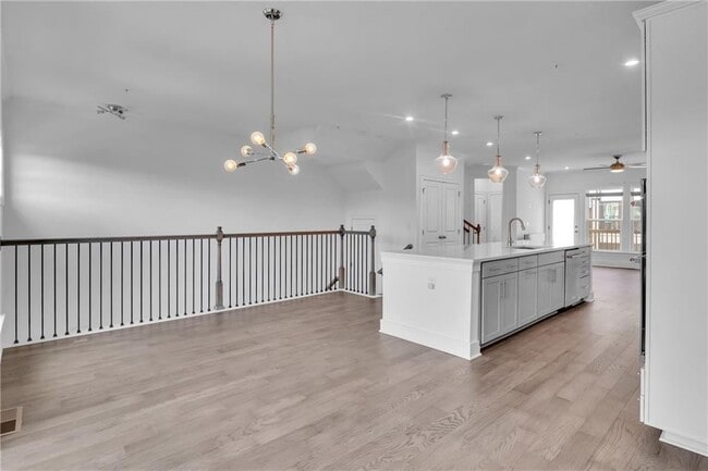 Photo - 545 Whitlox Rd NW