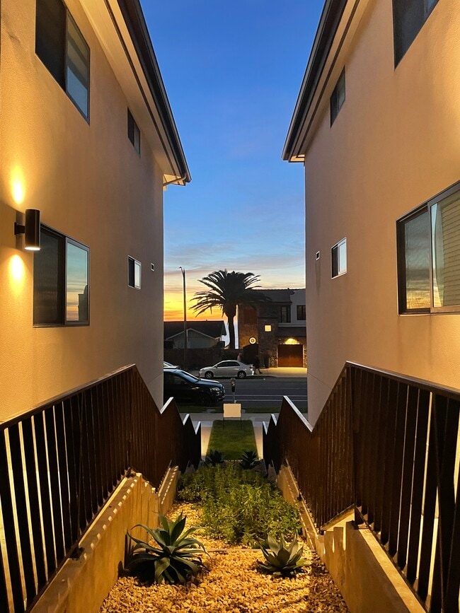 Building Photo - 806 Esplanade Unit 1