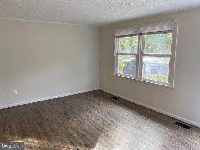 Photo - 611 Yorktown Blvd