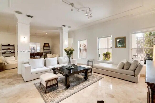 Photo - 1725 Tigertail Ave