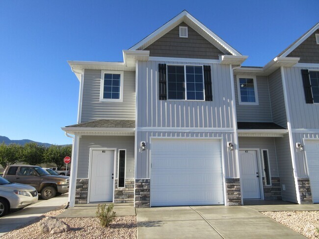 Building Photo - Move-In Bonus - Newer Town home living in ...