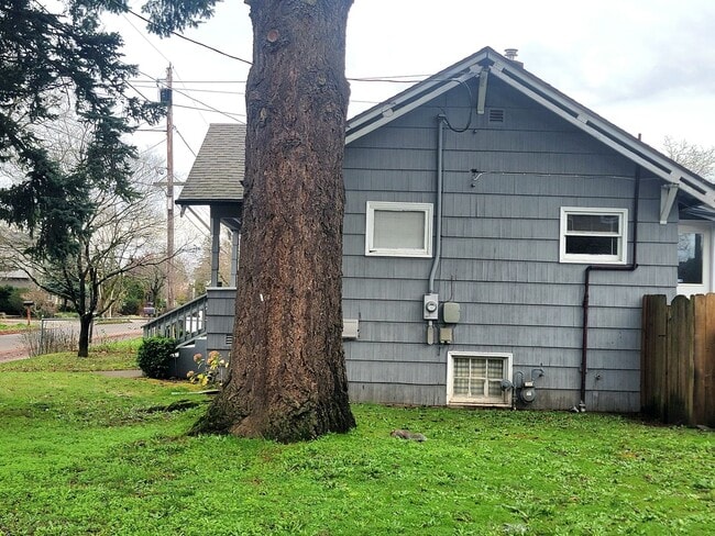 Photo - Cozy 1 Bed, 1 Bath Home in Desirable SE Portland