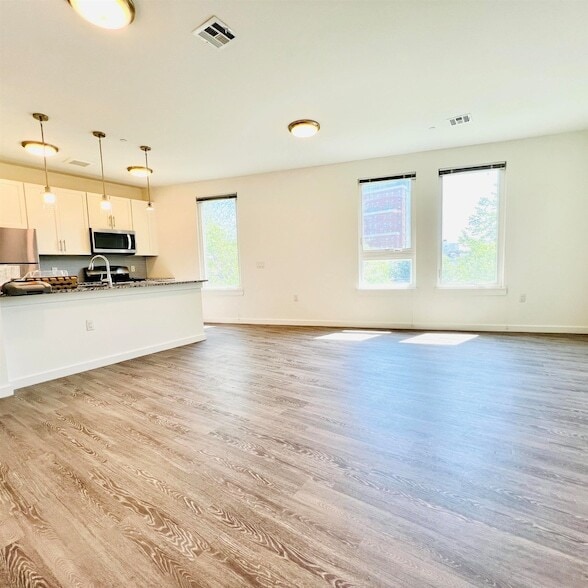 Building Photo - 61 Virginia Ave Unit 303