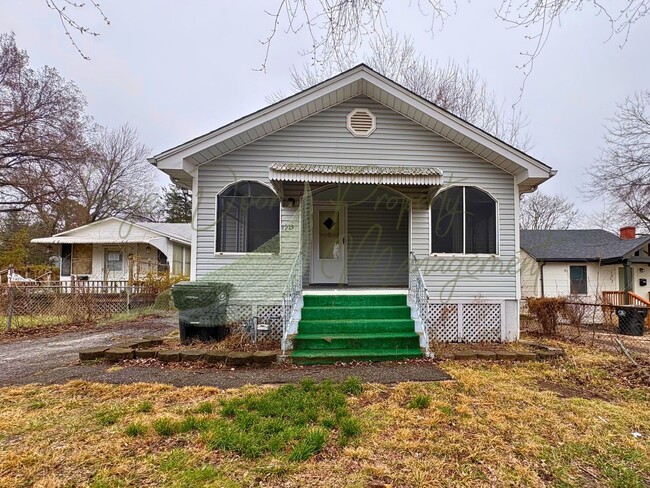 Building Photo - TWO BEDROOM HOME IN INDEPENDENCE!!!