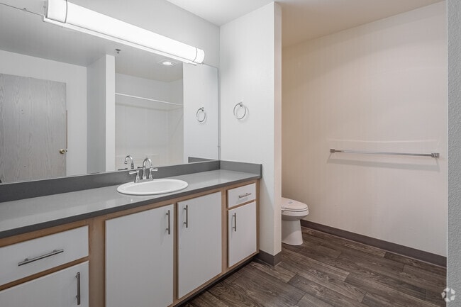 1BR, 1BA - 831SF - Bathroom