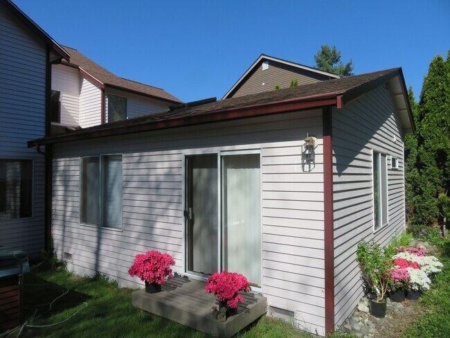 Photo - 13008 177th Pl NE Unidad EnglishHillGardenApt.