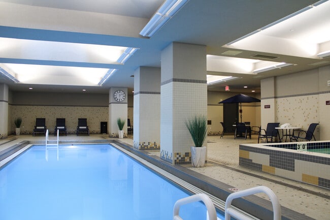 ¡Piscina y jacuzzi! - Broadway Plaza - Mayo Clinic
