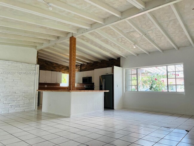 Photo - 1420 NE 203rd St