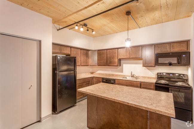 2BR, 2BA - 1,030 SF
