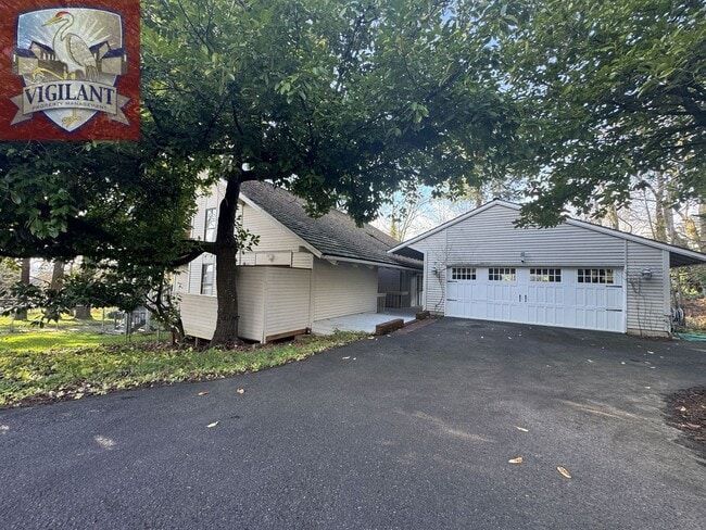 Building Photo - Amazing Furnished 4 bedroom home