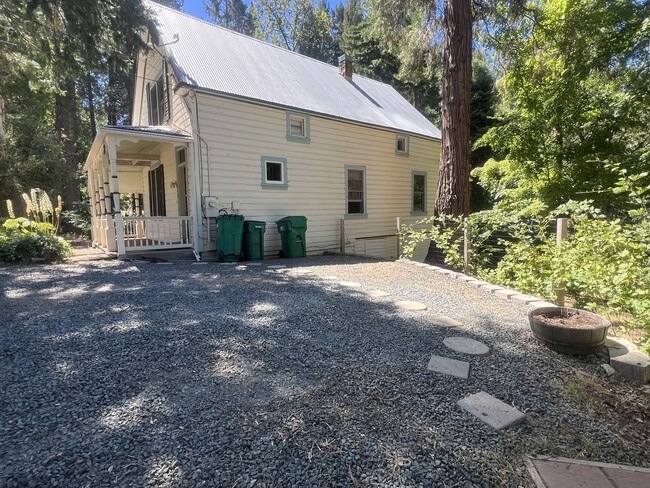 Photo - 228 B St
