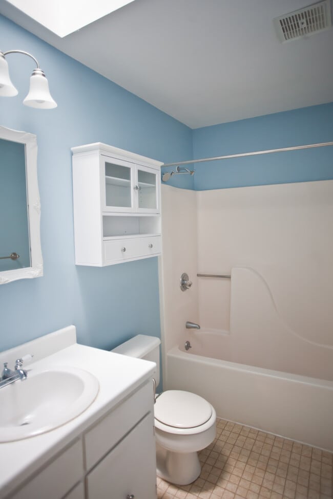 Photo - Two Bedroom Condo Minutes from Downtown!