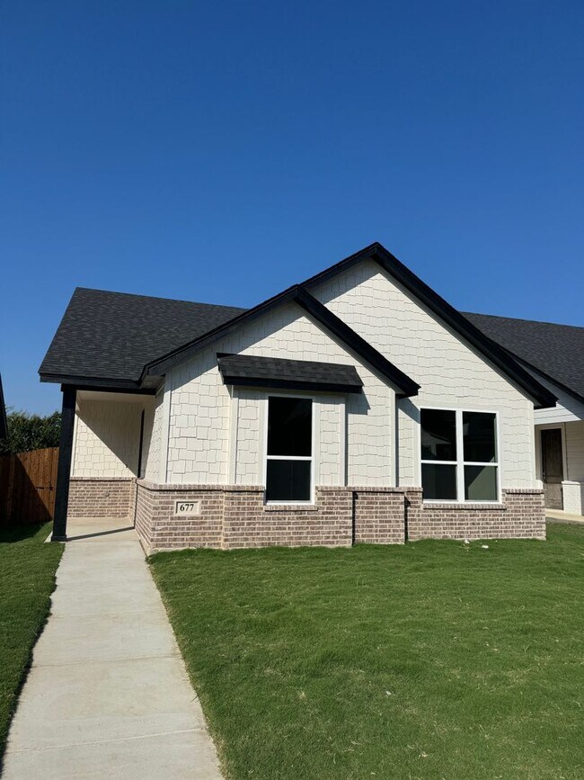 NEW CONSTRUCTION 3/2/2 FIREPLACE Shake... House House Rental in