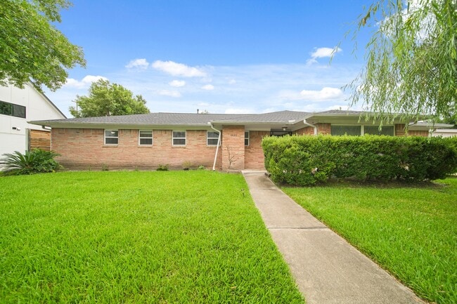 Building Photo - 4427 Sarong Dr Rental
