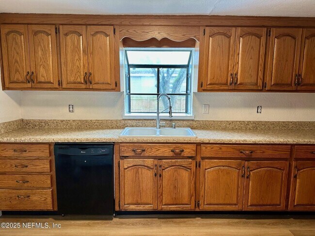 Photo - 13625 Hollings St