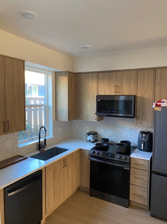 Photo - 7519 N Clarendon Ave Unit 4