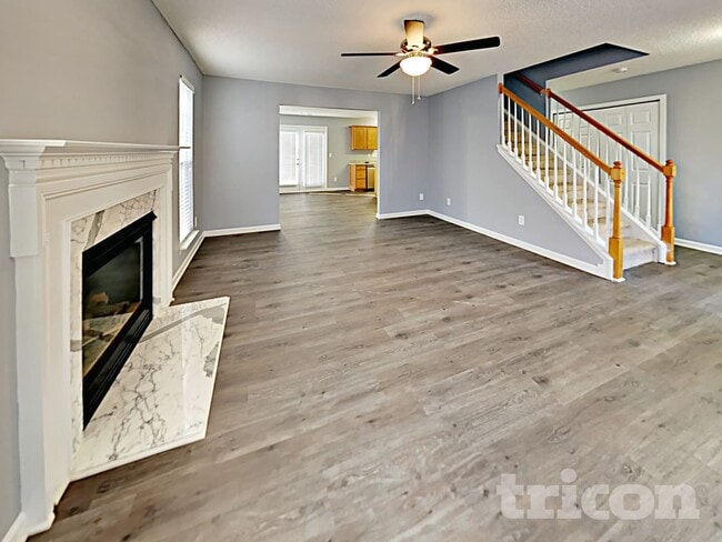 Photo - 6301 Dumont Ln