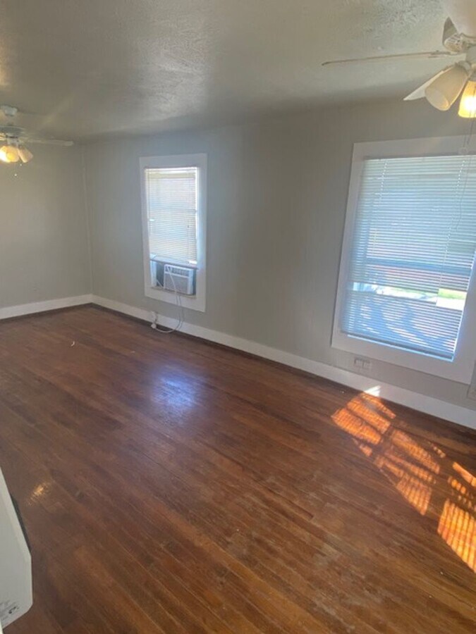 Photo - 1 bedroom upstairs garage apartment