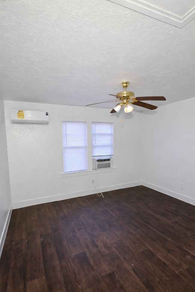 Photo - 645 W Davis Loop