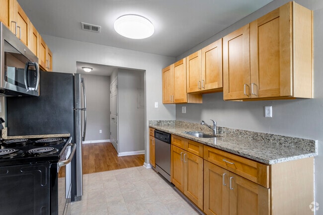 2 BR, 1.5 BA - 942 SF