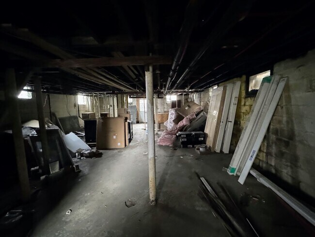 Photo - 1646 Potomac Ave Unidad Storefront