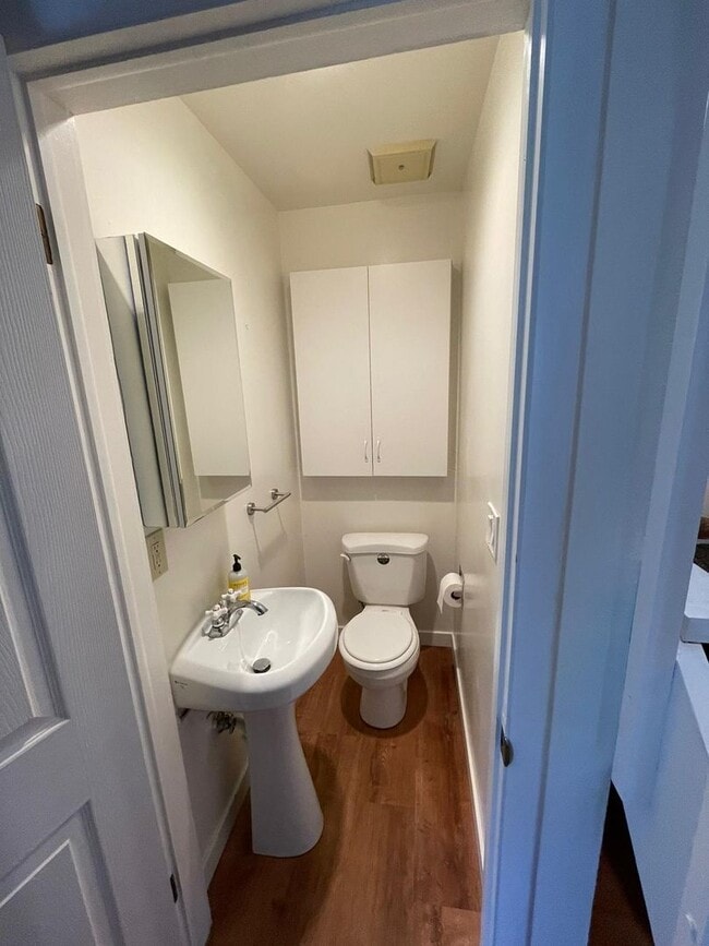 Photo - Prelease - 2bd/1.5ba Laminate flooring - Avail. June 2026