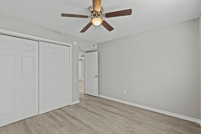 Building Photo - 911 Avenue K Unit 11