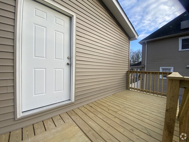 Building Photo - 67 Hemlock St Rental